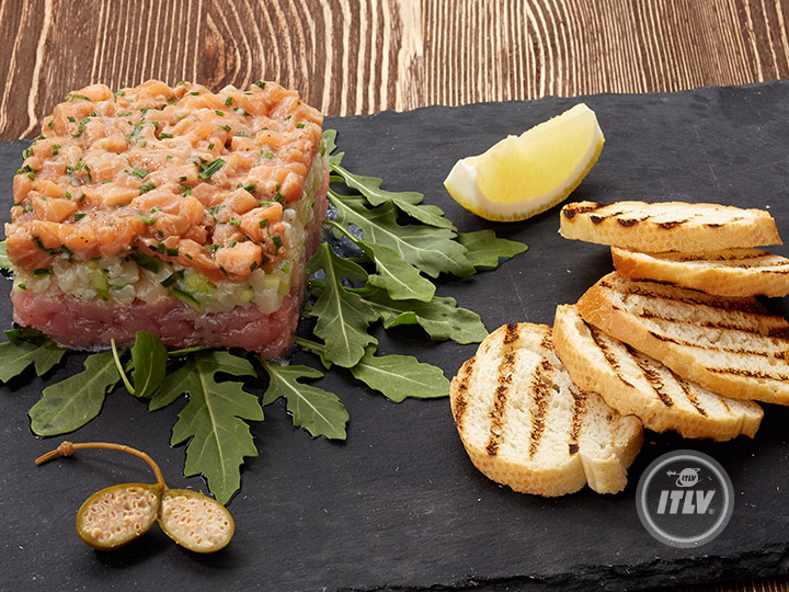 Трио тартар из морепродуктов с хрустящими гренками