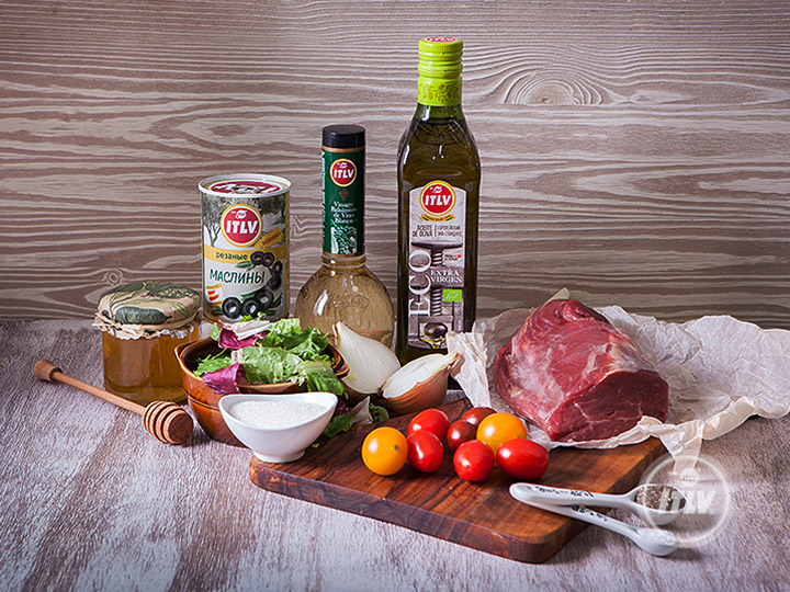 Салат с резаными маслинами и отварной говядиной - Шаг 1