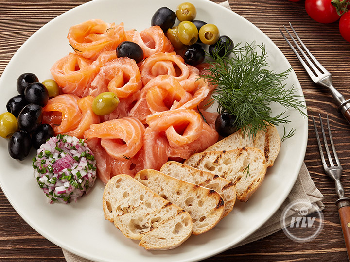 Лосось шеф-посола с маслинами и оливками