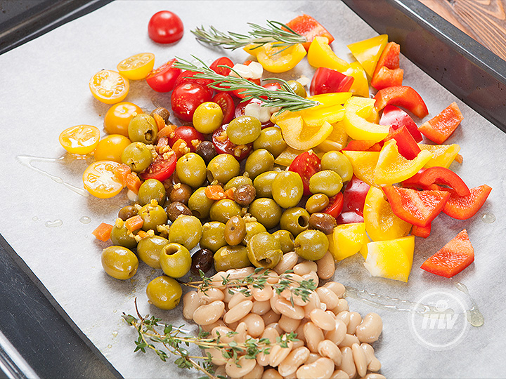 Салат с печёными овощами и оливками-ассорти - Шаг 2