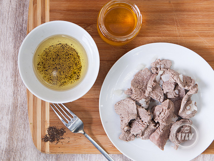 Салат с резаными маслинами и отварной говядиной - Шаг 3